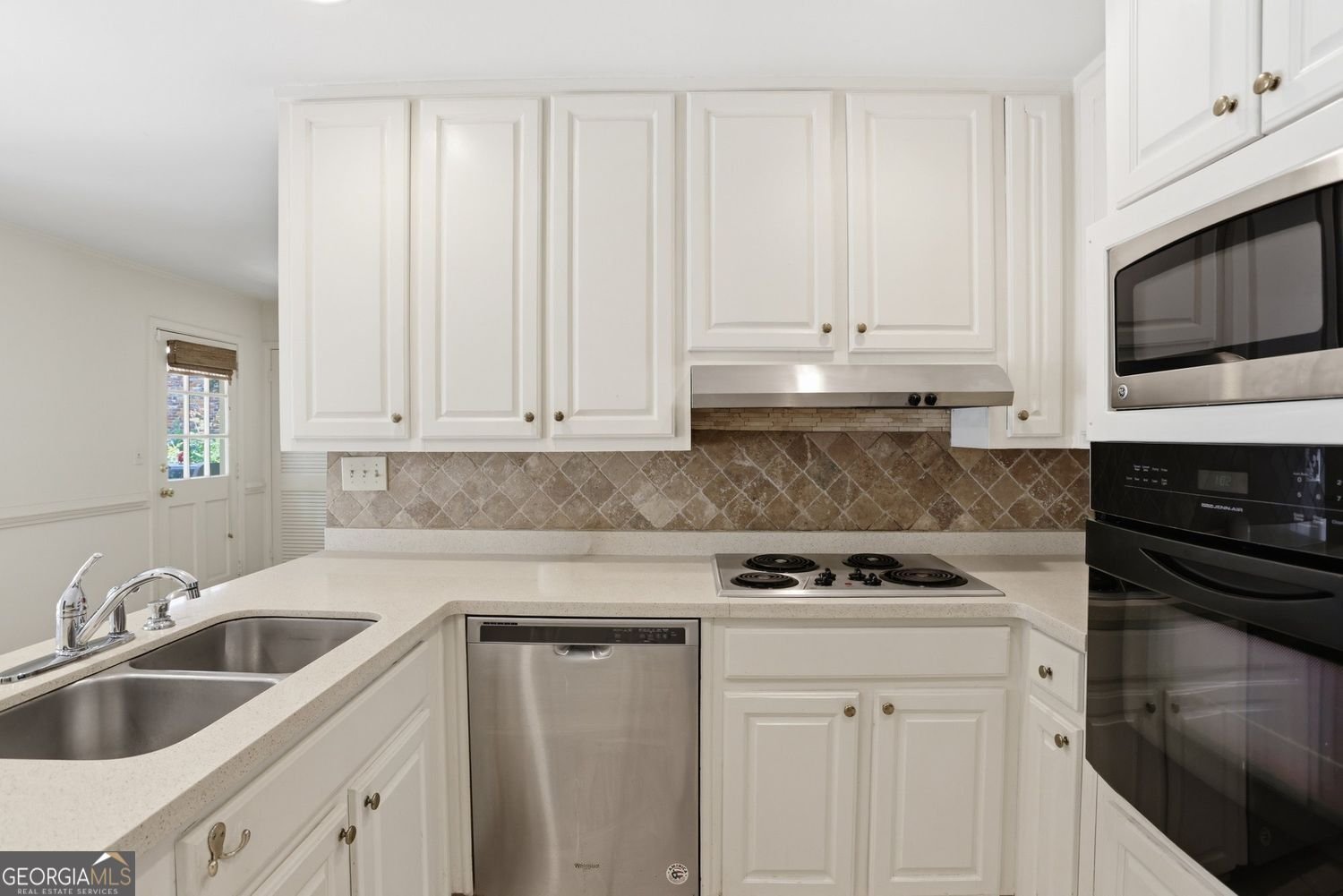 7265 Thornhill Lane Sandy Springs - Photo 14