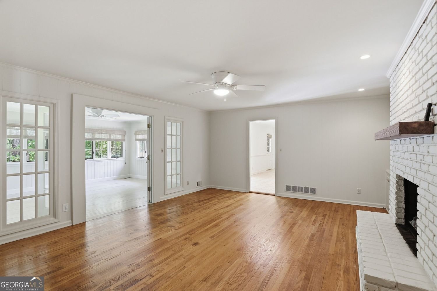 7265 Thornhill Lane Sandy Springs - Photo 9
