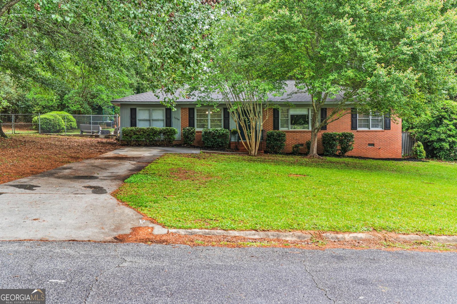 1058 Pine Knoll Macon - main photo