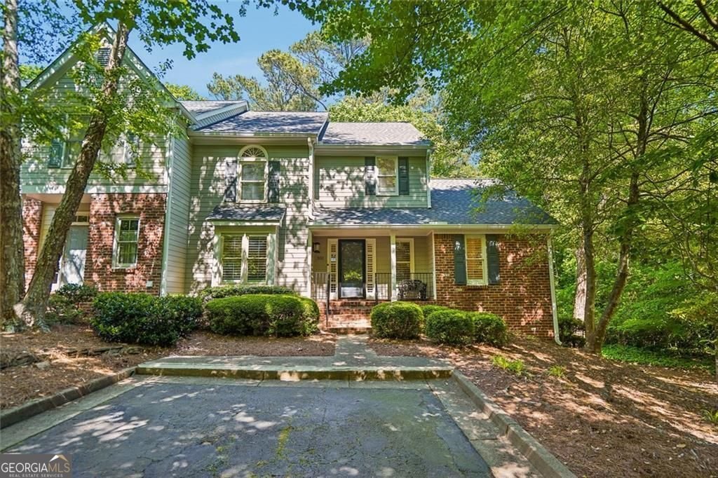 301 River Glen Drive Roswell - main photo