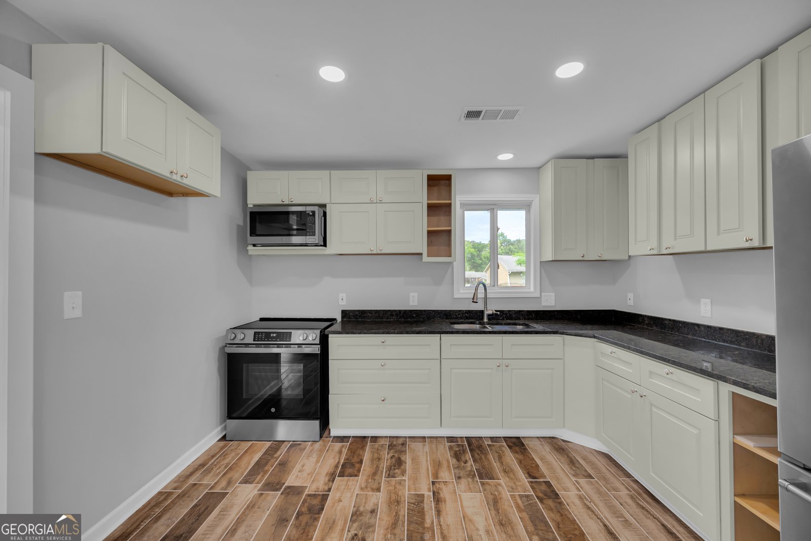 109 Reynolds Drive Greensboro - Photo 10