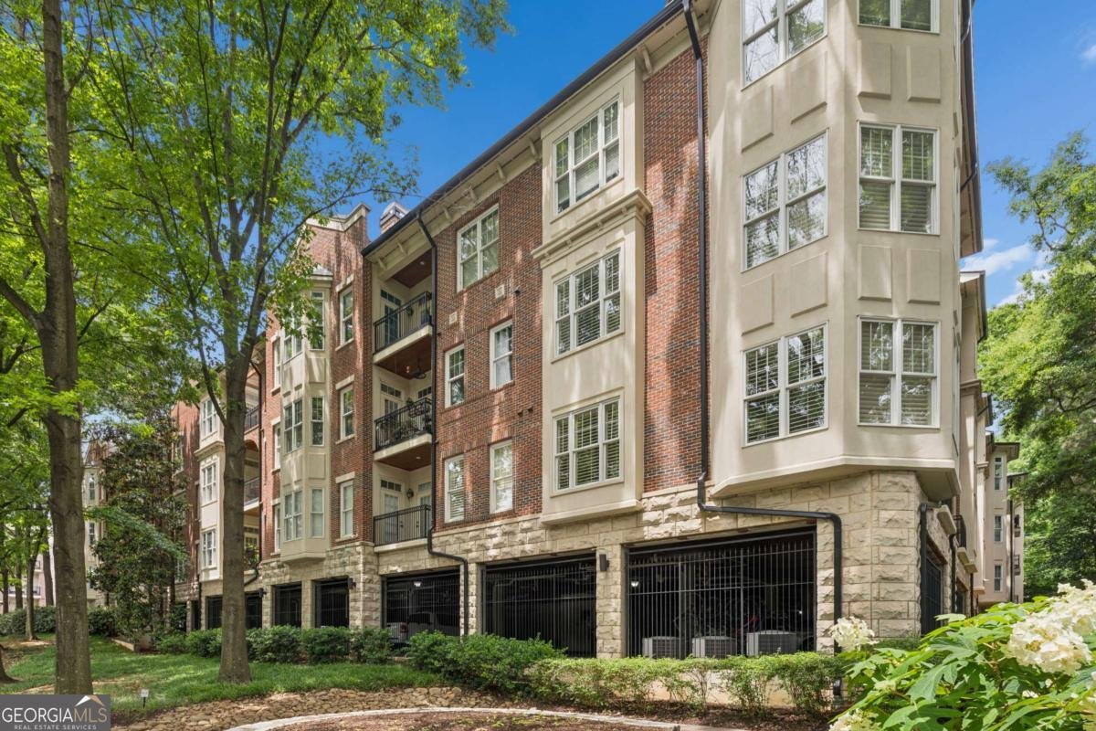 825 Highland Lane Atlanta - main photo