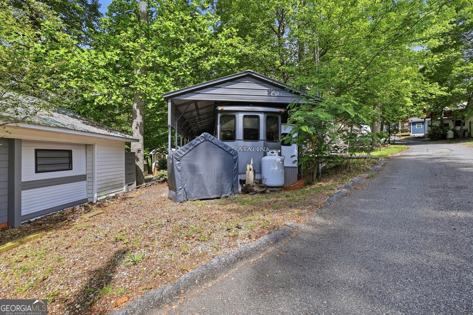 1052 Mountain Shadows Drive Cleveland - main photo