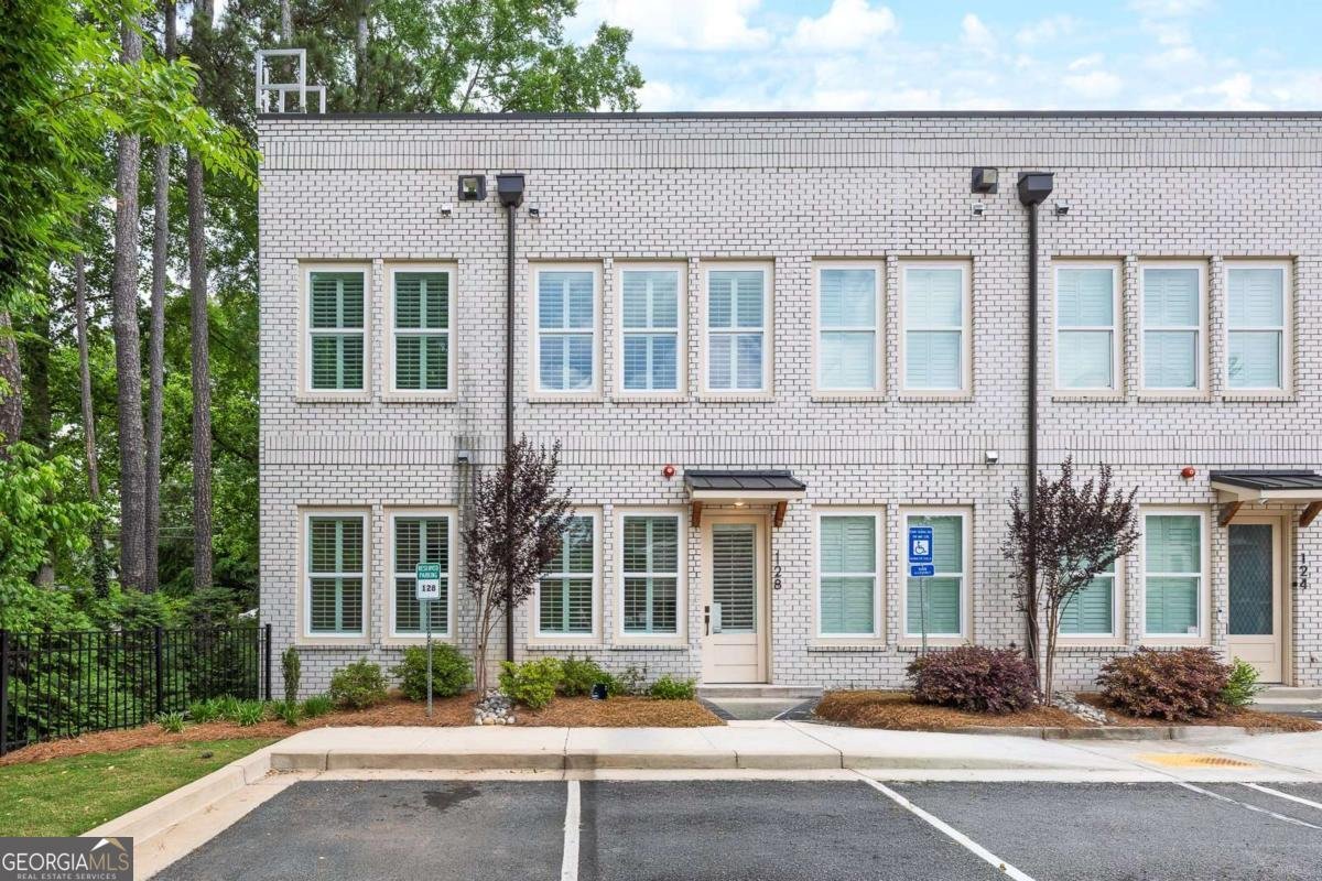 9040 Main Street Woodstock - main photo