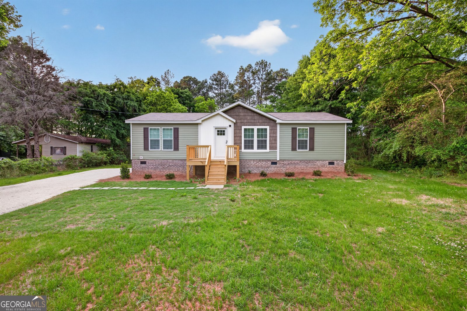 741 Thompson Lane Loganville - main photo