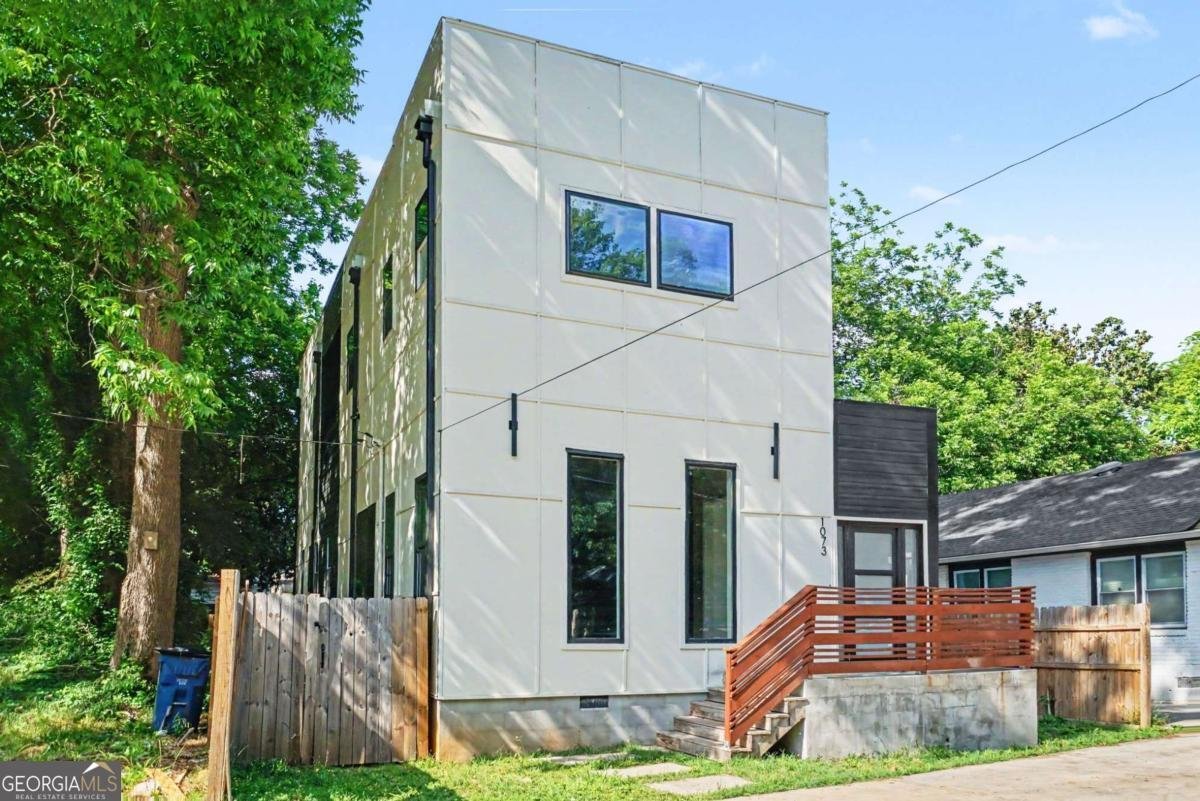 1073 Mayson Turner Road Atlanta - main photo