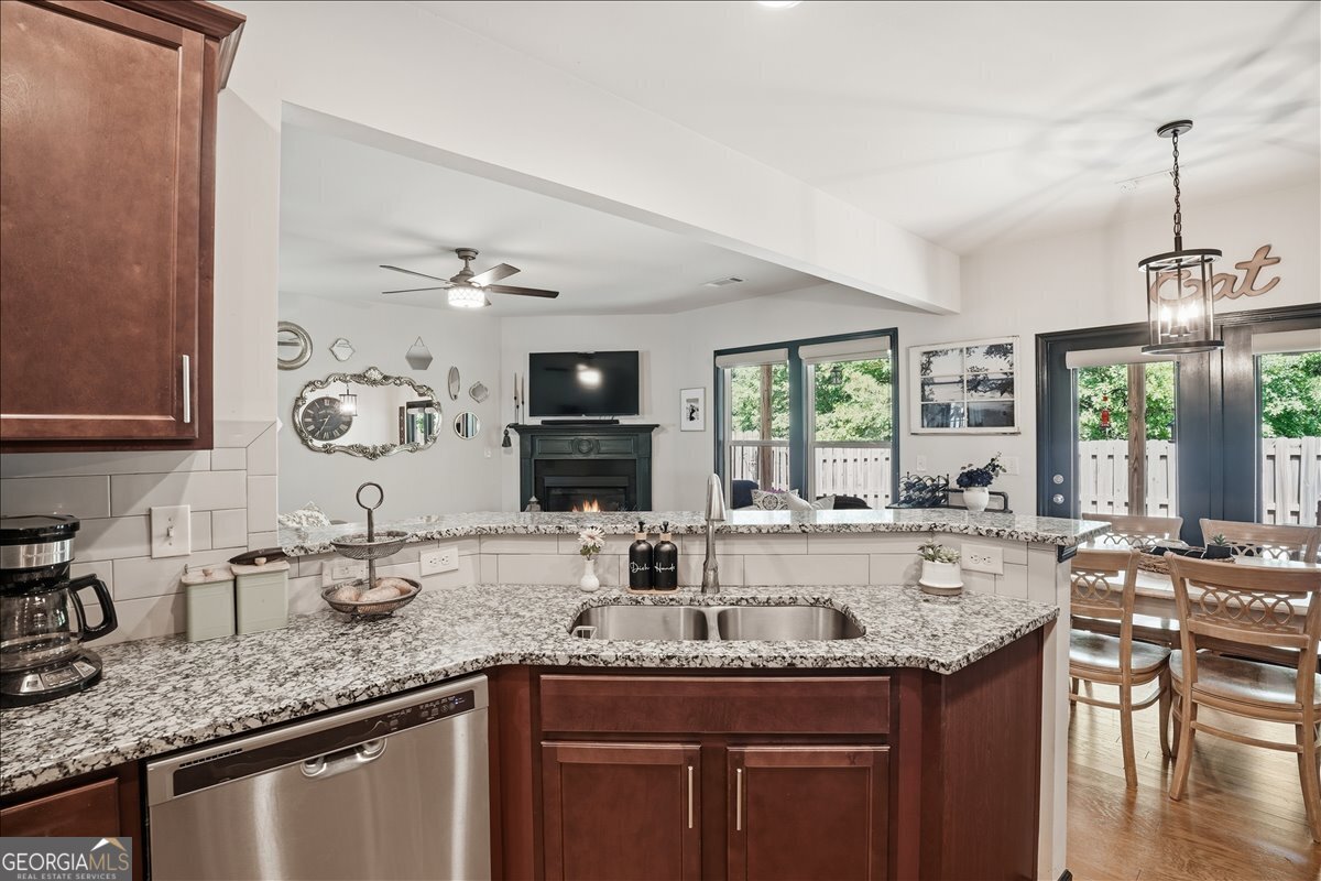 5140 Breezewood Circle Alpharetta - Photo 13
