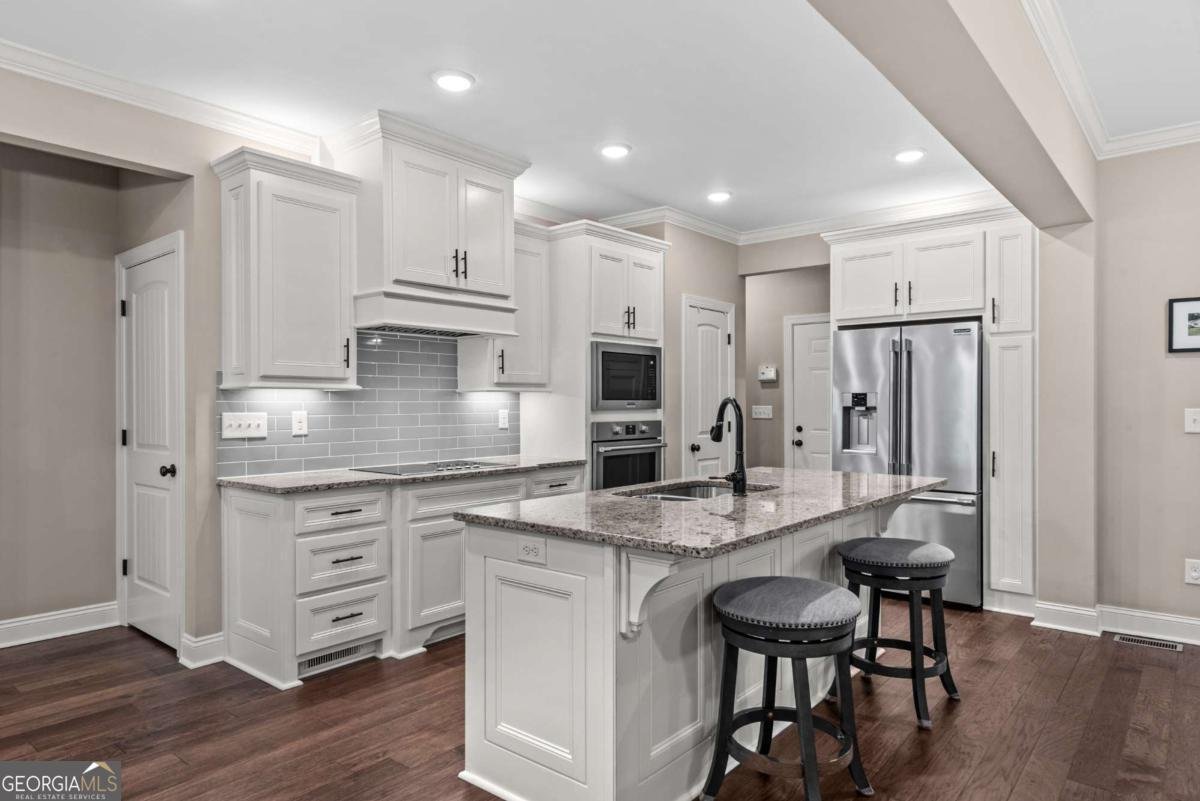 2364 Blazing Star Court Statham - Photo 25