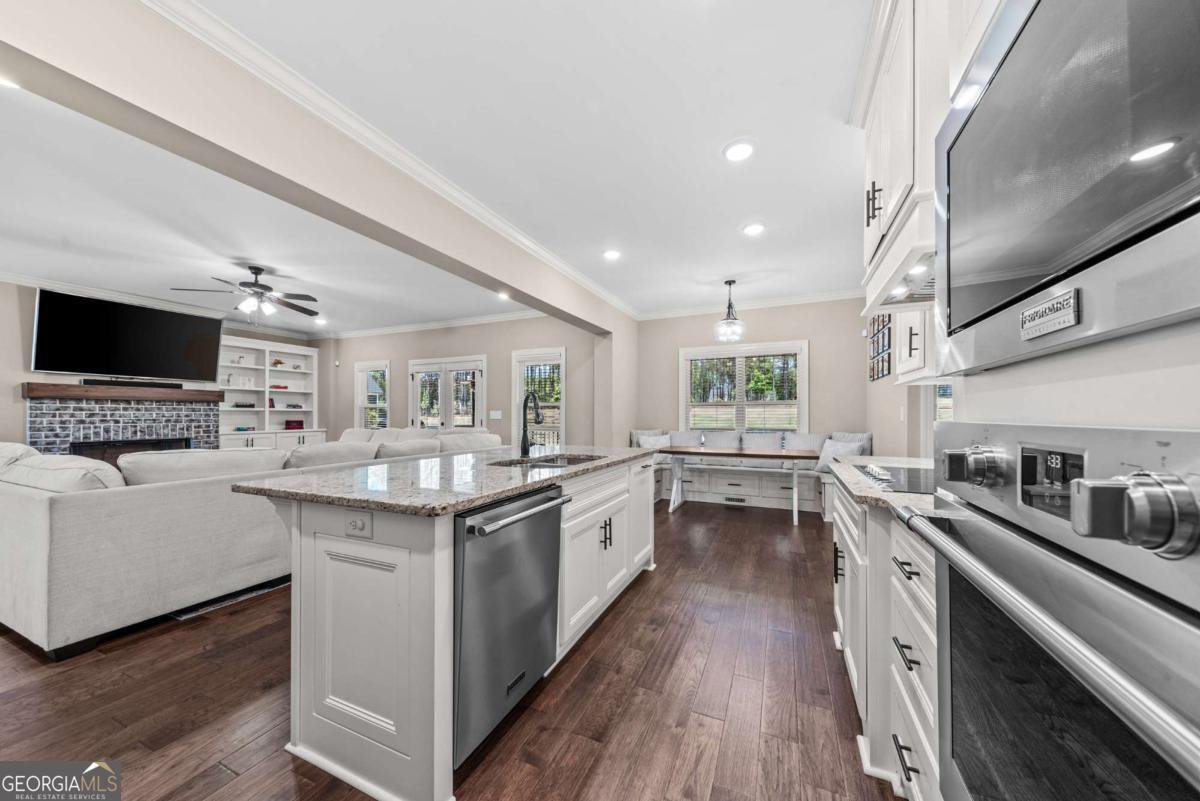 2364 Blazing Star Court Statham - Photo 31
