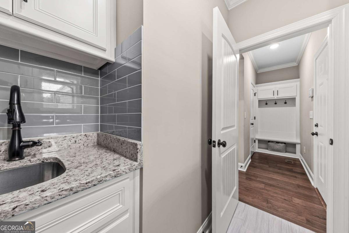 2364 Blazing Star Court Statham - Photo 33