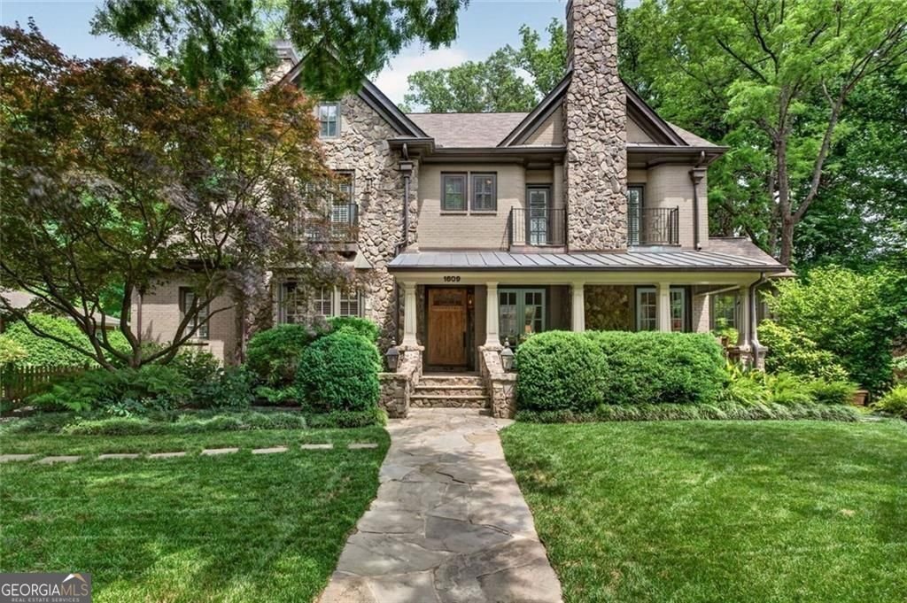 1609 Nottingham Way Atlanta - main photo