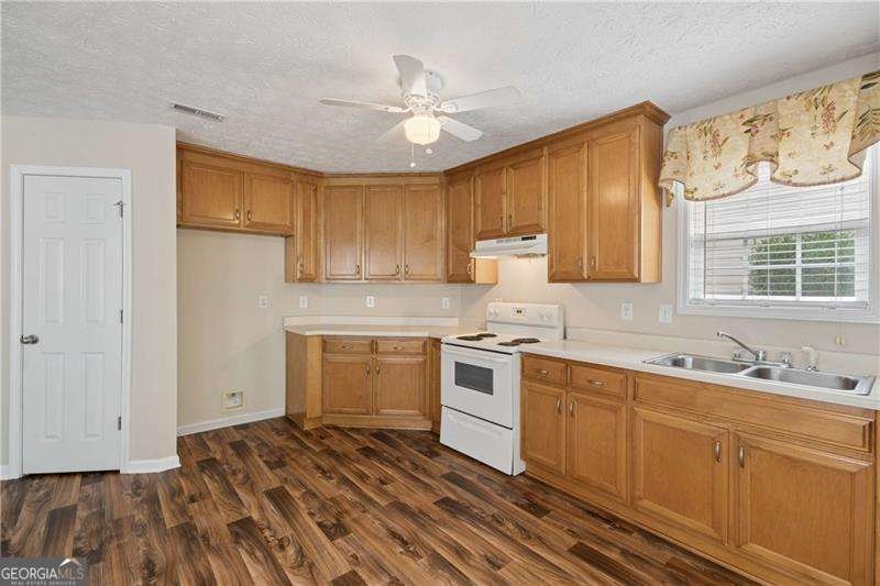 150 Lassiter Drive Covington - Photo 11