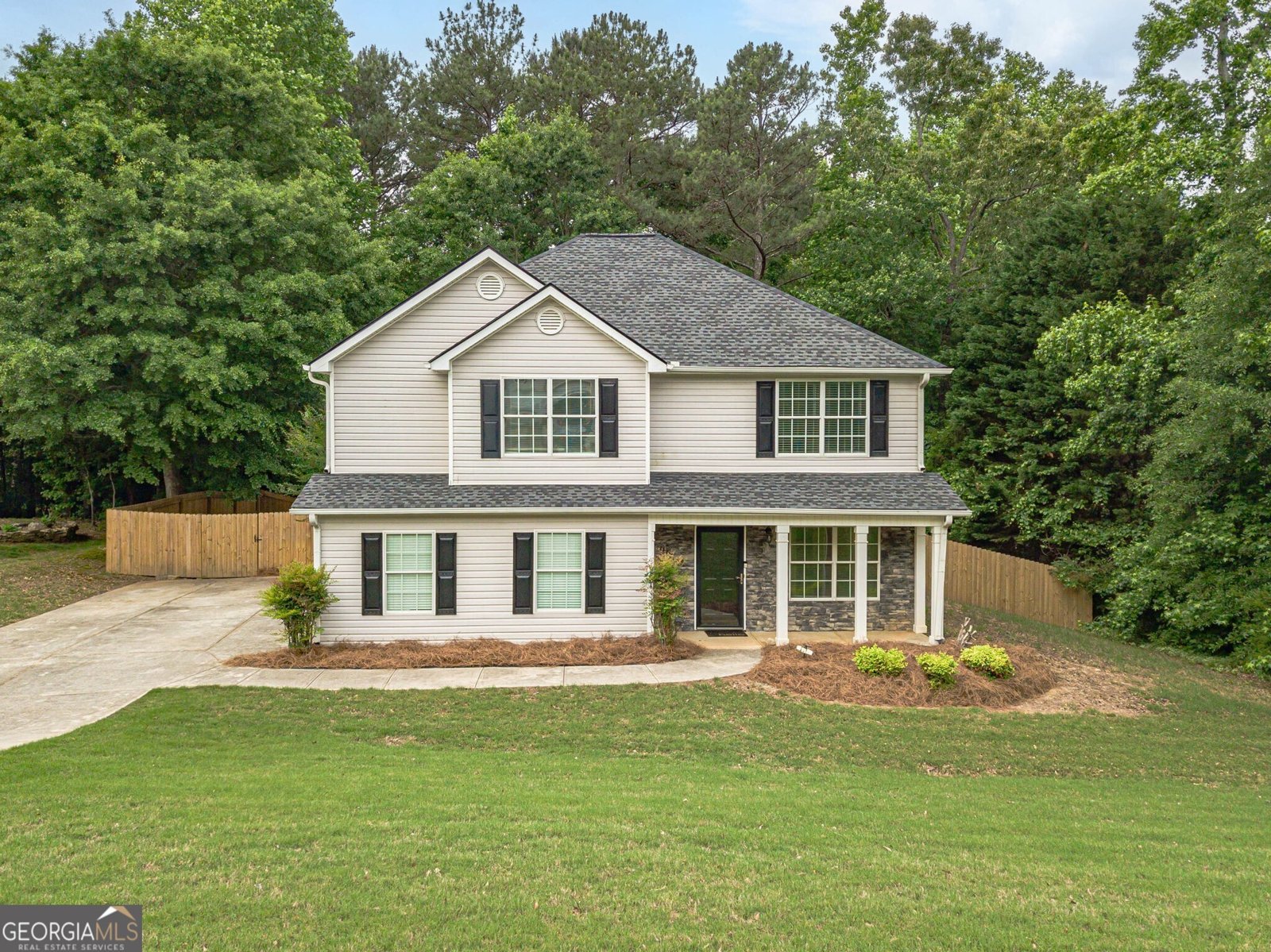 804 Pebble Place Loganville - main photo