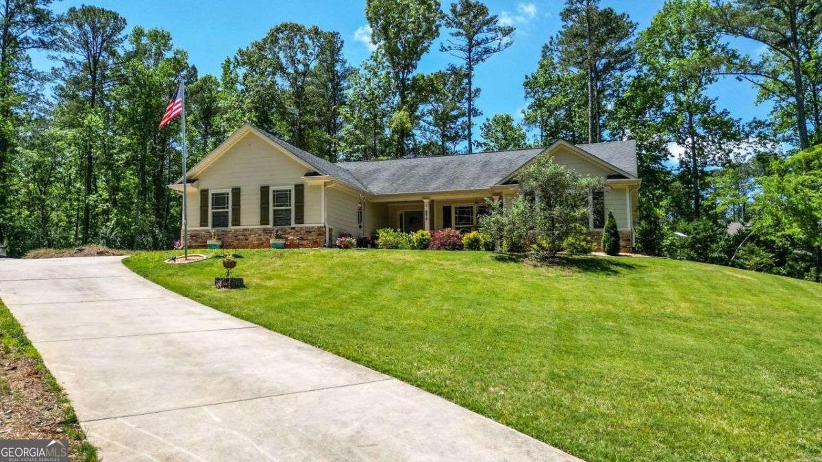 894 Happy Valley Circle Newnan - main photo