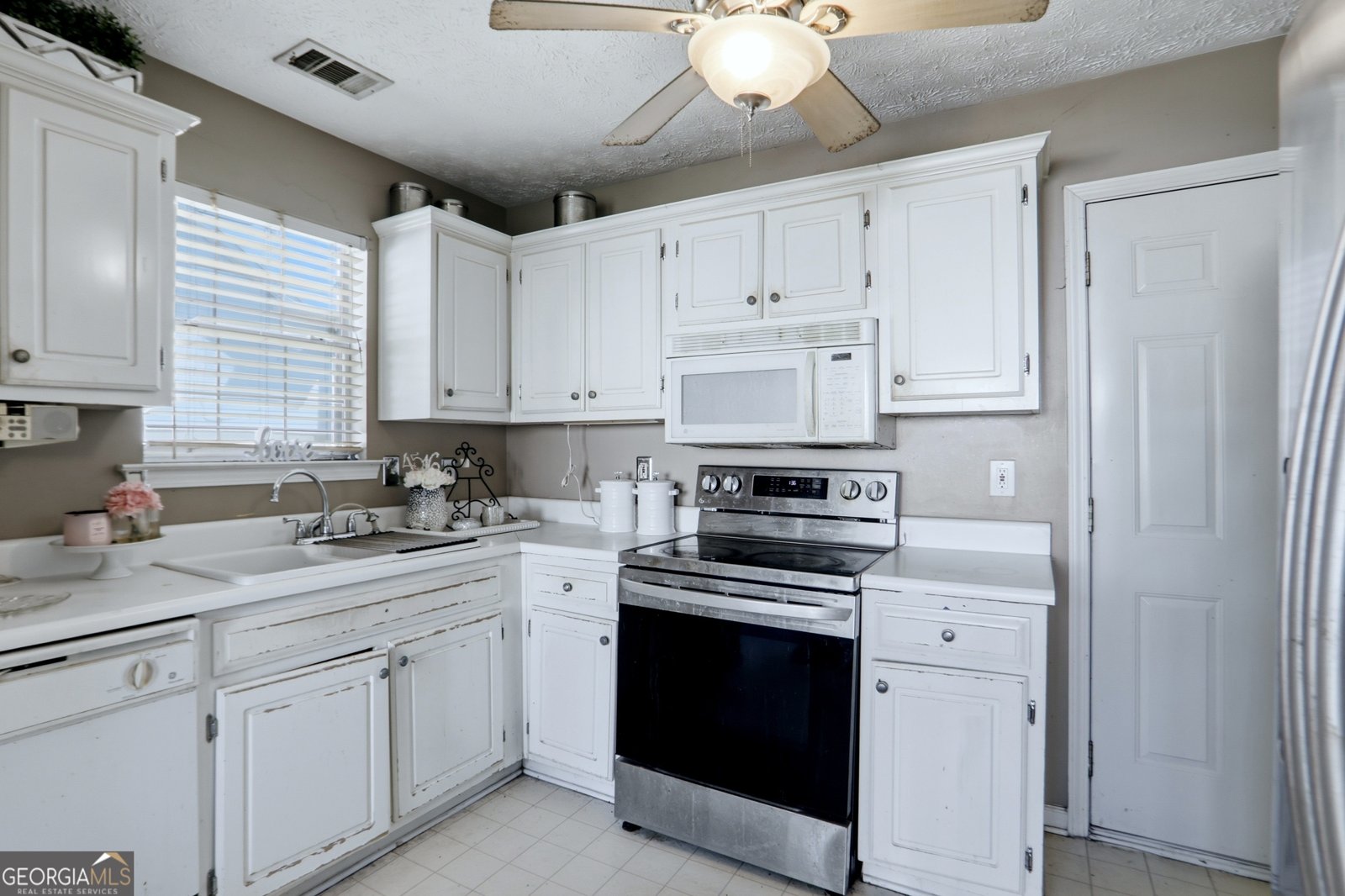 536 Creekview Overlook Stockbridge - Photo 32