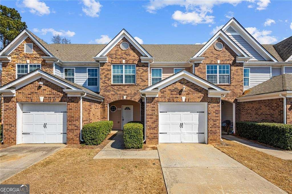 321 Village Drive Loganville - main photo