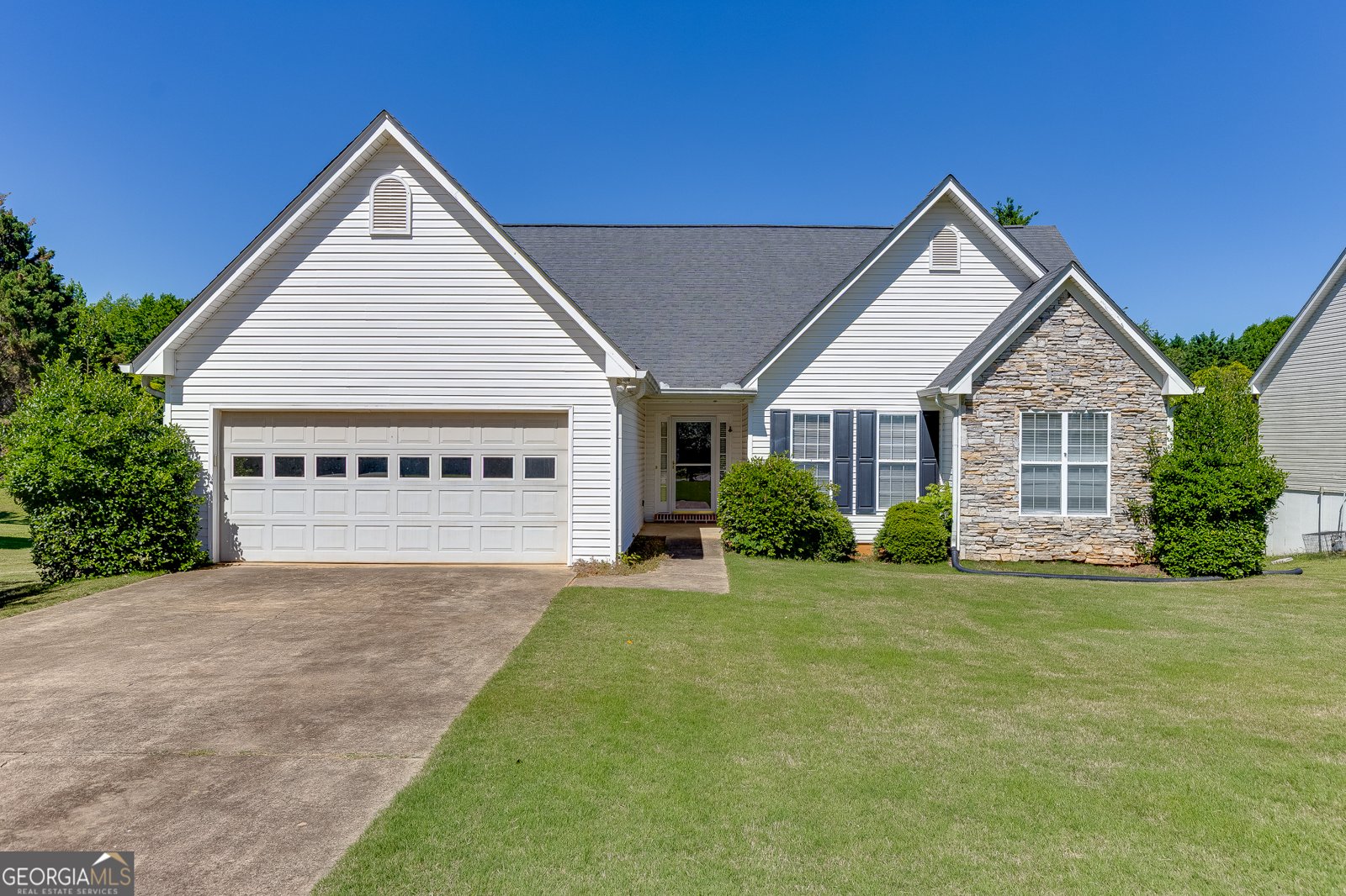 5972 River Oaks Drive Flowery Branch - main photo