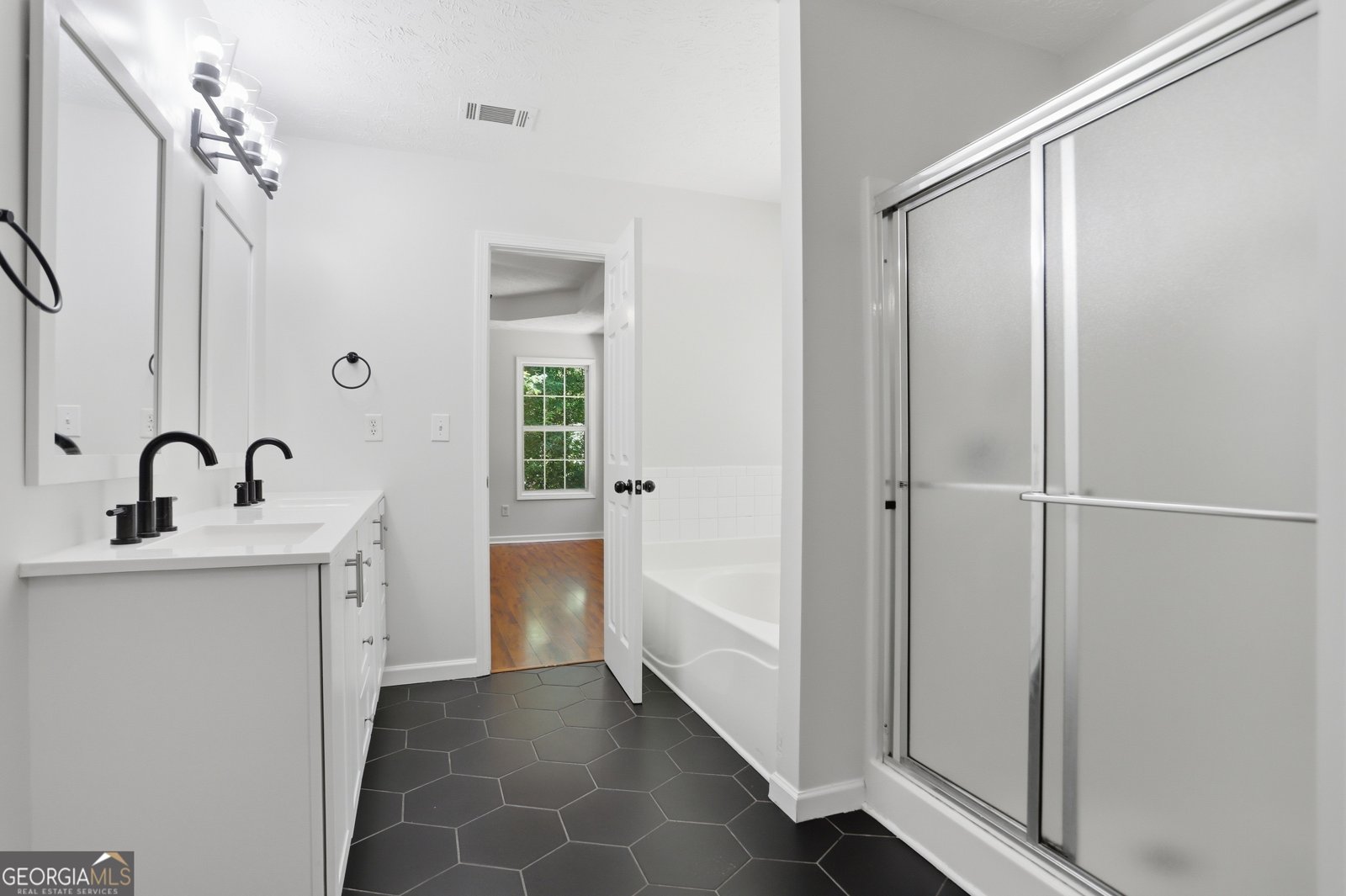 7318 Coral Lake Drive Flowery Branch - Photo 16