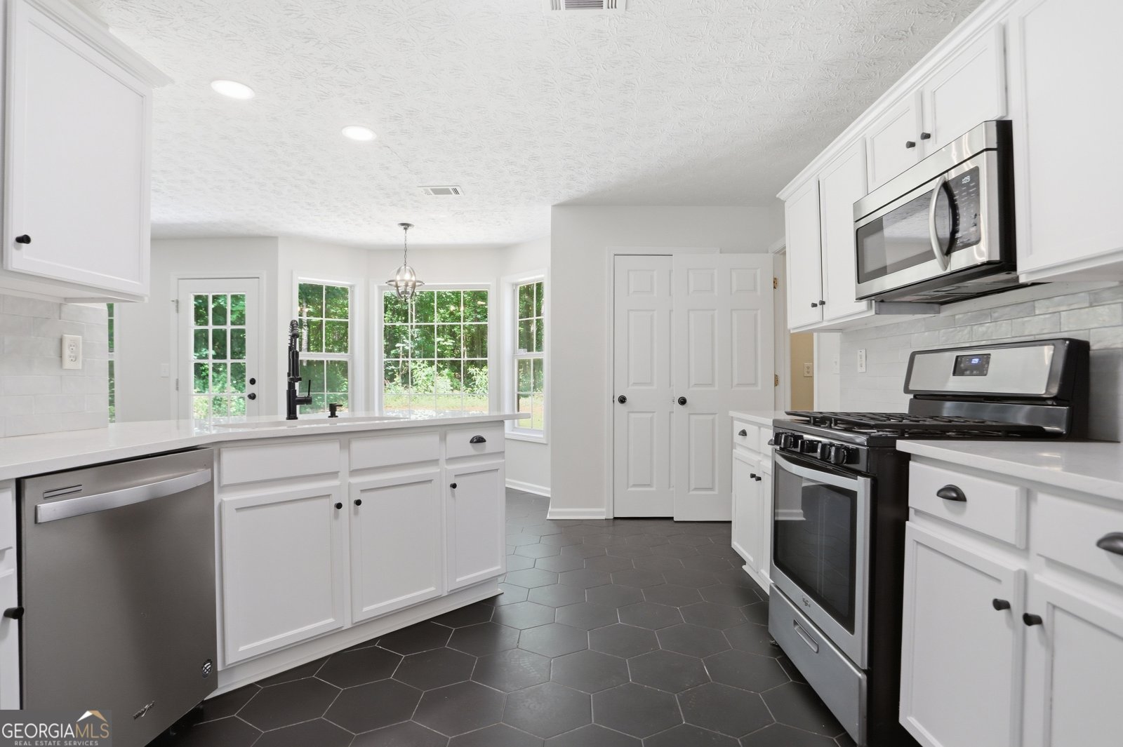 7318 Coral Lake Drive Flowery Branch - Photo 8