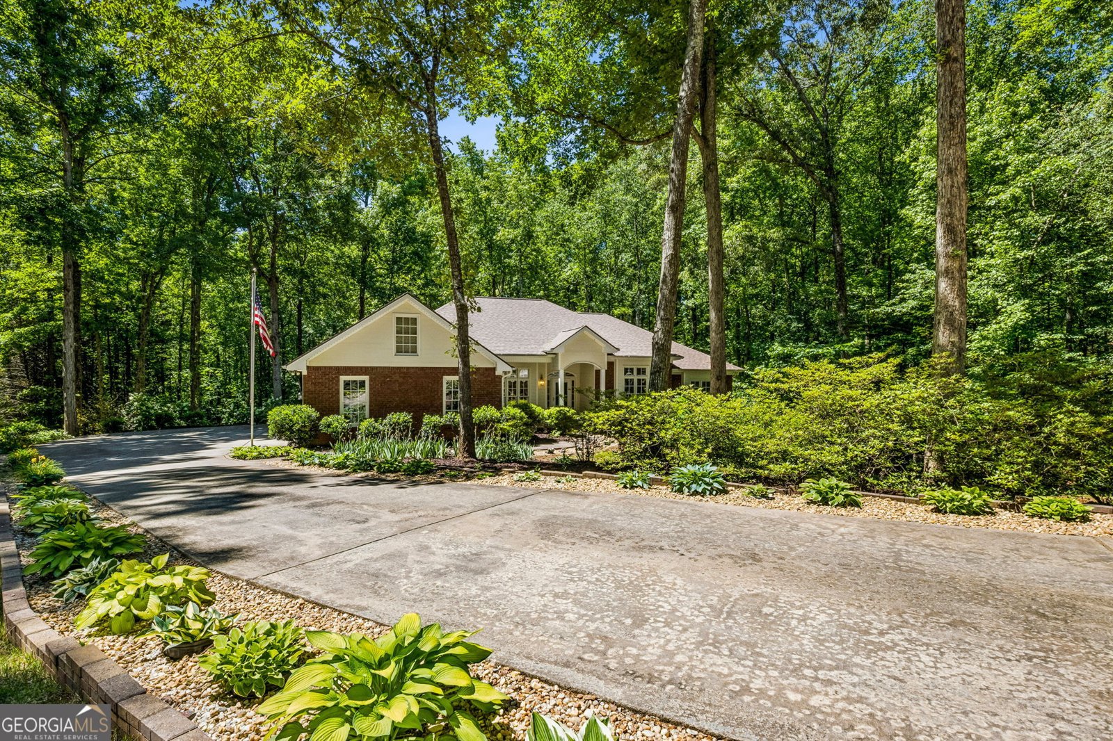 1072 Regency Park Drive Braselton - main photo