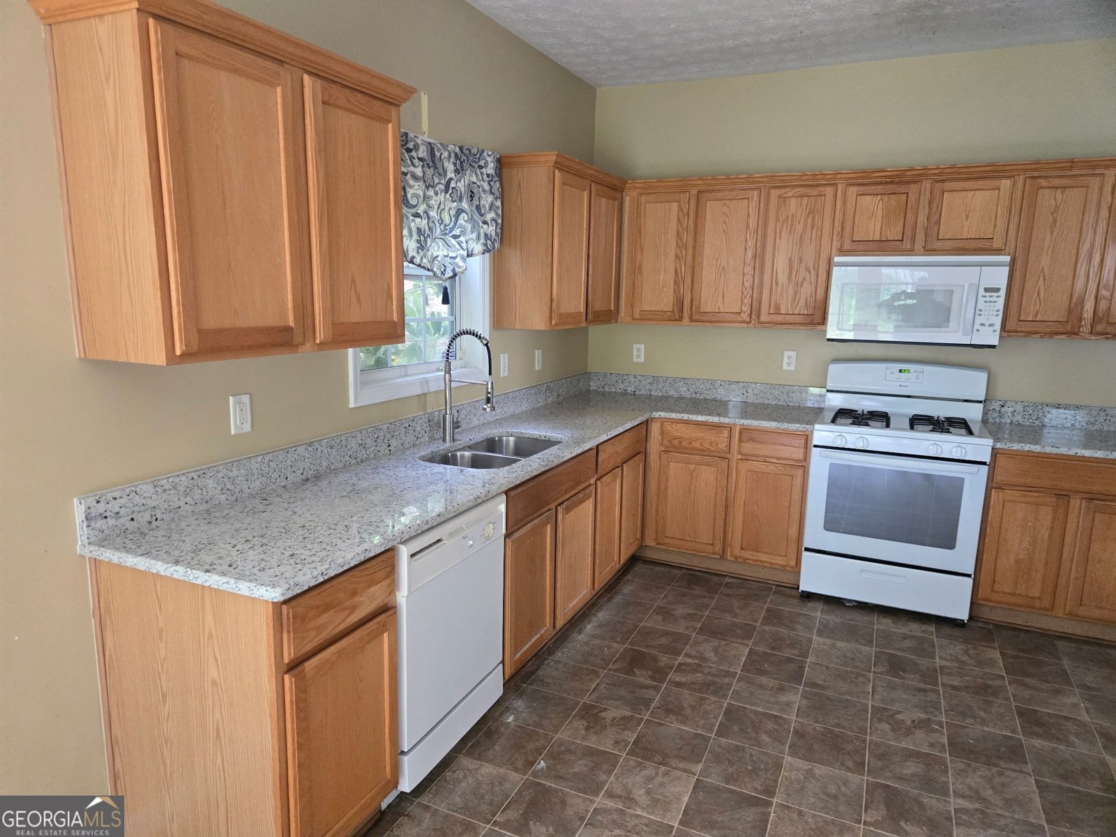 423 Heathcliff Court McDonough - Photo 10