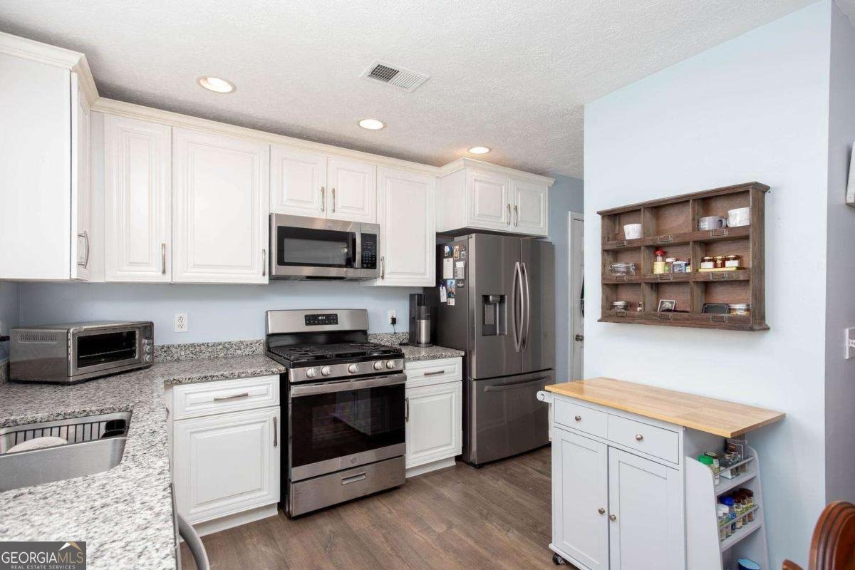 126 Oaks Pl Woodstock - Photo 8