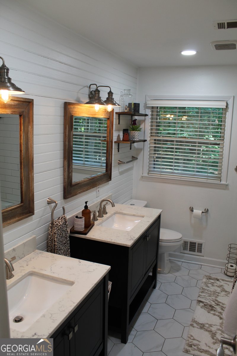 4989 Mountclaire Road Stone Mountain - Photo 16