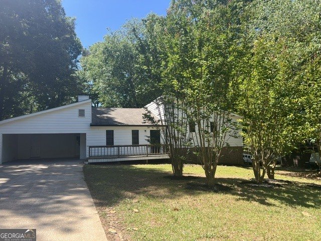6061 Ridge Way Douglasville - main photo
