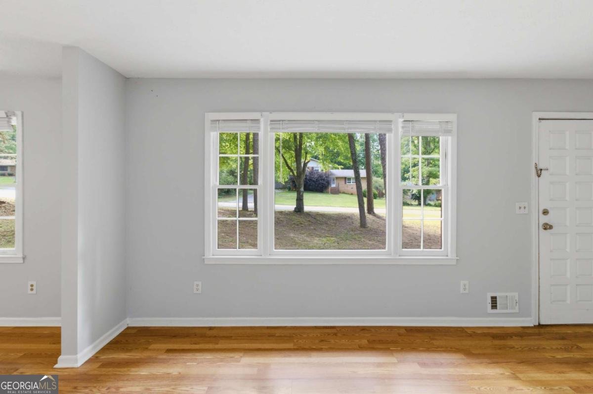 5657 Mountainbrooke Court Stone Mountain - Photo 9