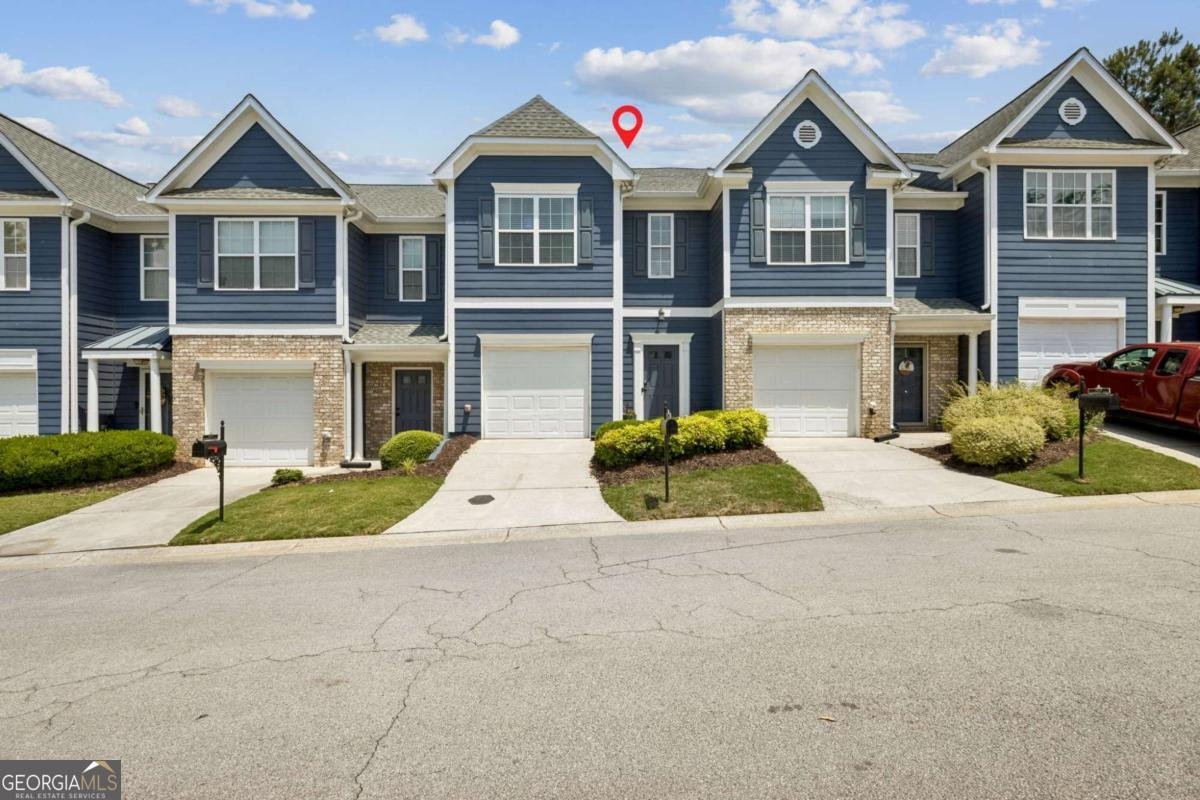 6608 Splashwater Drive Flowery Branch - main photo
