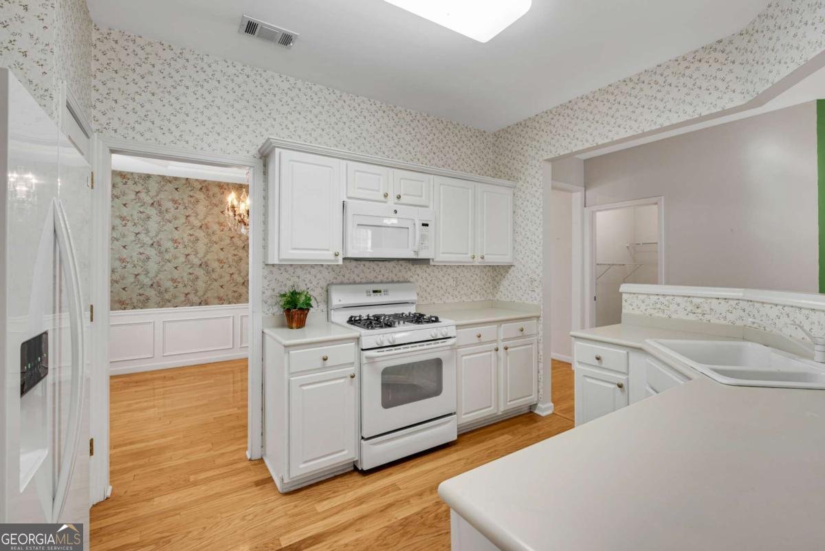 132 Churchcliff Drive Woodstock - Photo 10