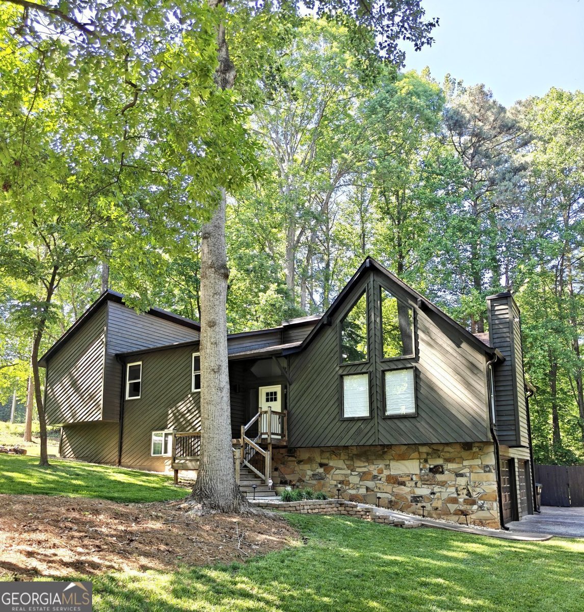 1302 Rolling Green Drive Acworth - main photo