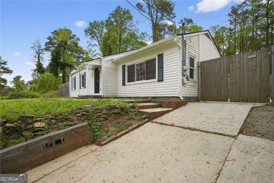 2252 Beecher Circle Atlanta - main photo