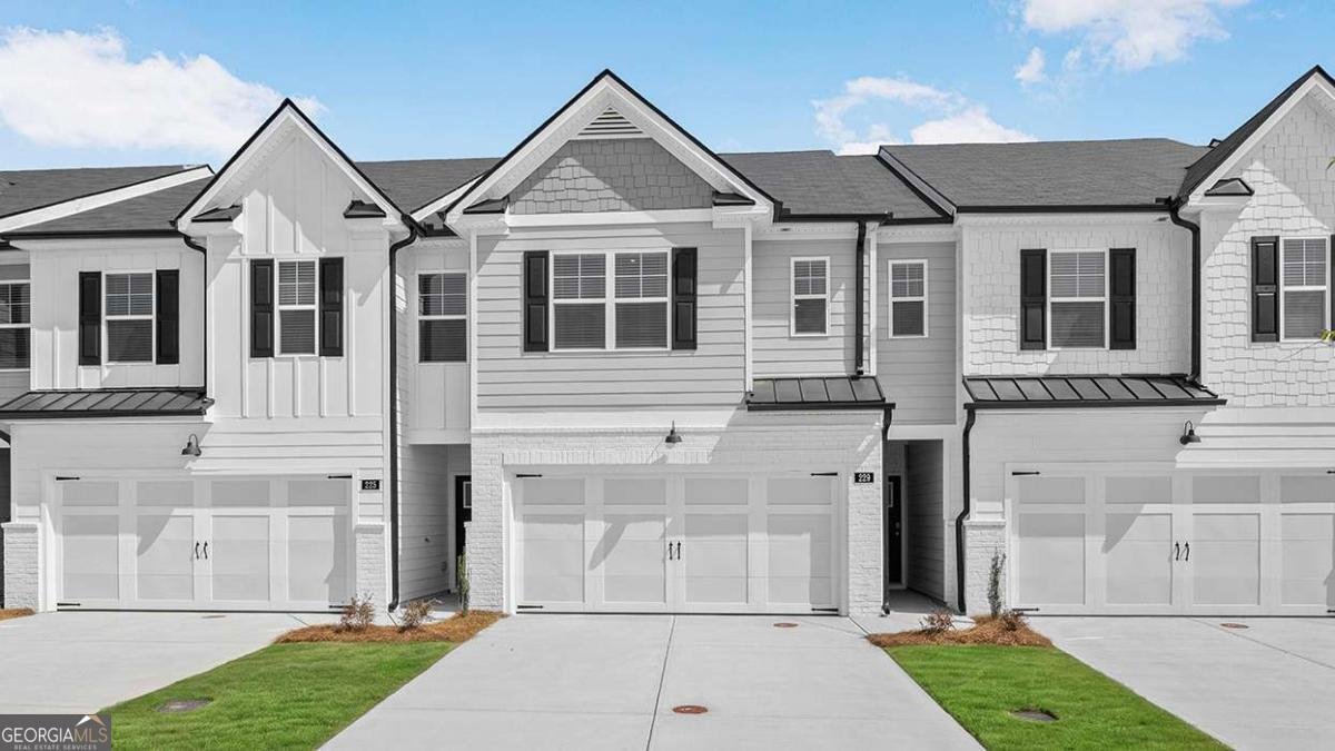 242 Sound Circle Stockbridge - main photo