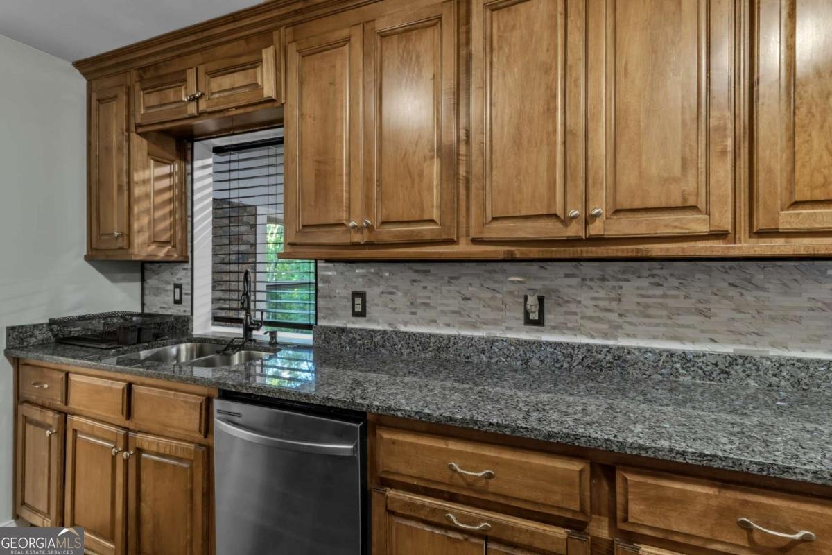 8804 willow creek Douglasville - Photo 11