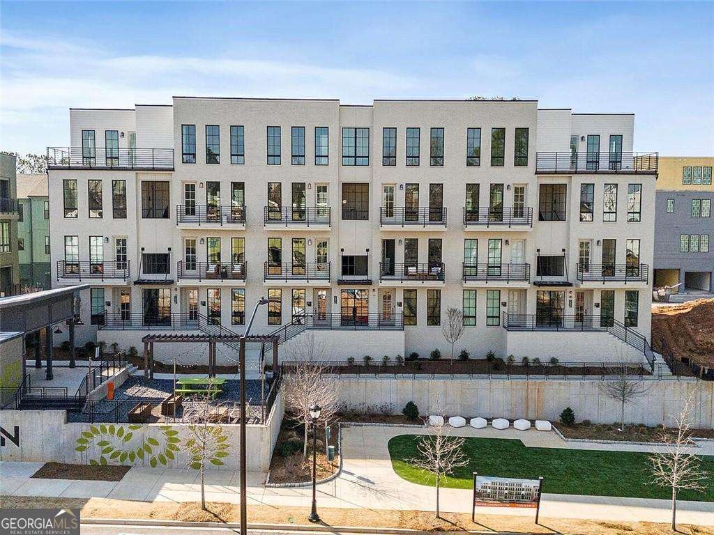990 Bibbs Circle Atlanta - main photo