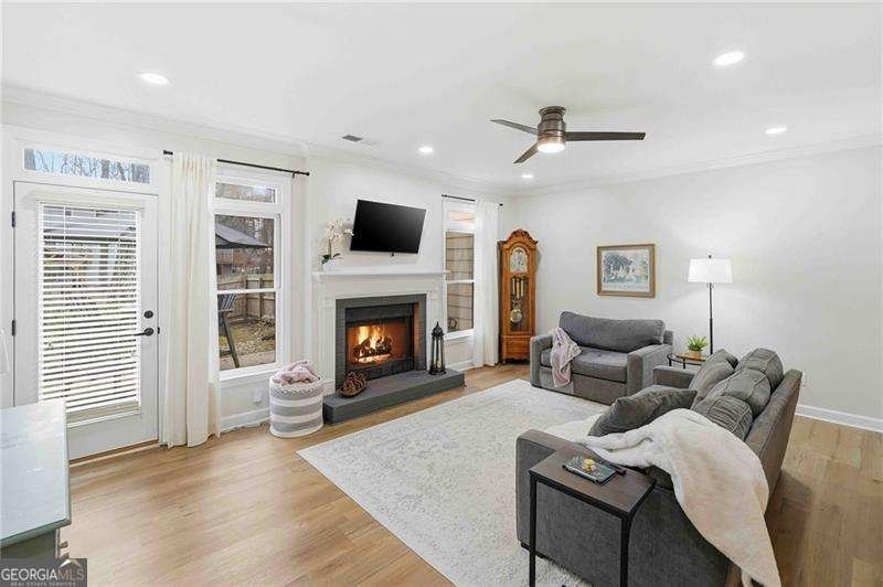 137 Weatherburne Drive Roswell - main photo