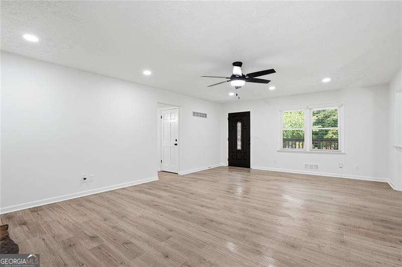 408 Riverlake Court Woodstock - Photo 6