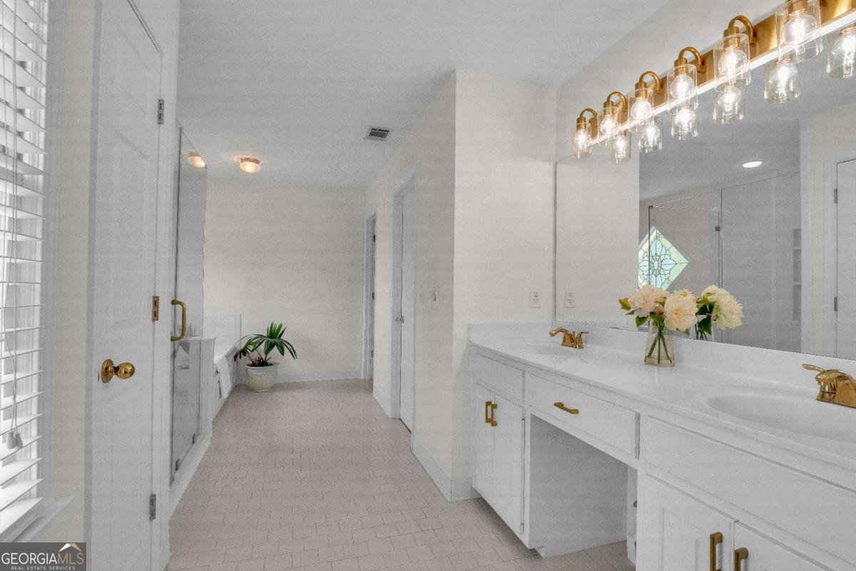 5350 Wickershire Drive Peachtree Corners - Photo 24