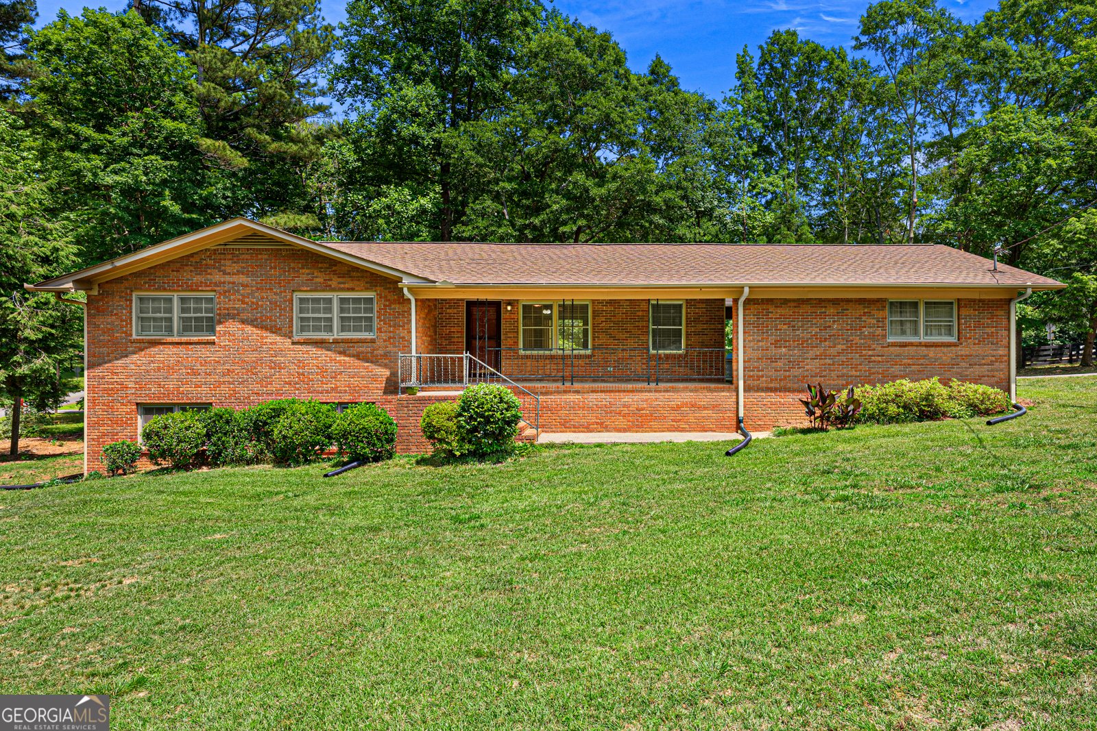 380 Pine Valley Drive Royston - main photo