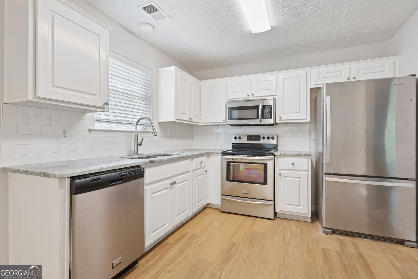 552 Brewer Drive Locust Grove - Photo 6
