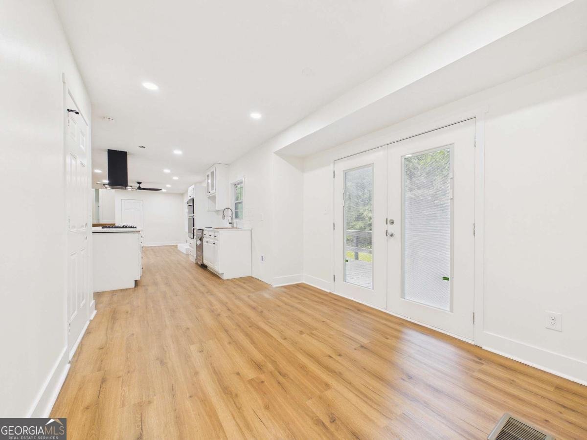 6740 Tell Road Fairburn - Photo 11