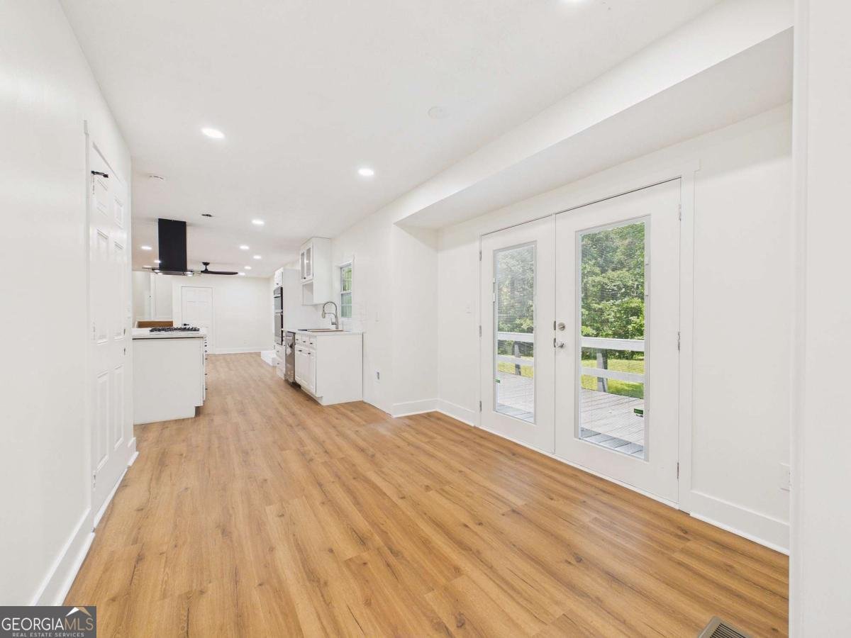 6740 Tell Road Fairburn - Photo 9