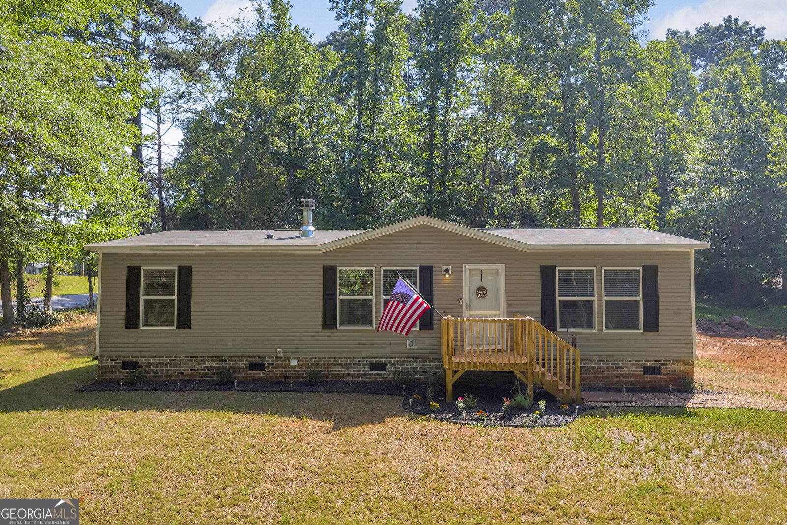 220 Trout Drive Lavonia - main photo