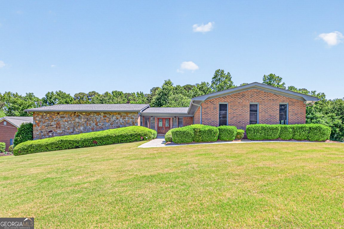 1728 Rivermist Drive Lilburn - main photo