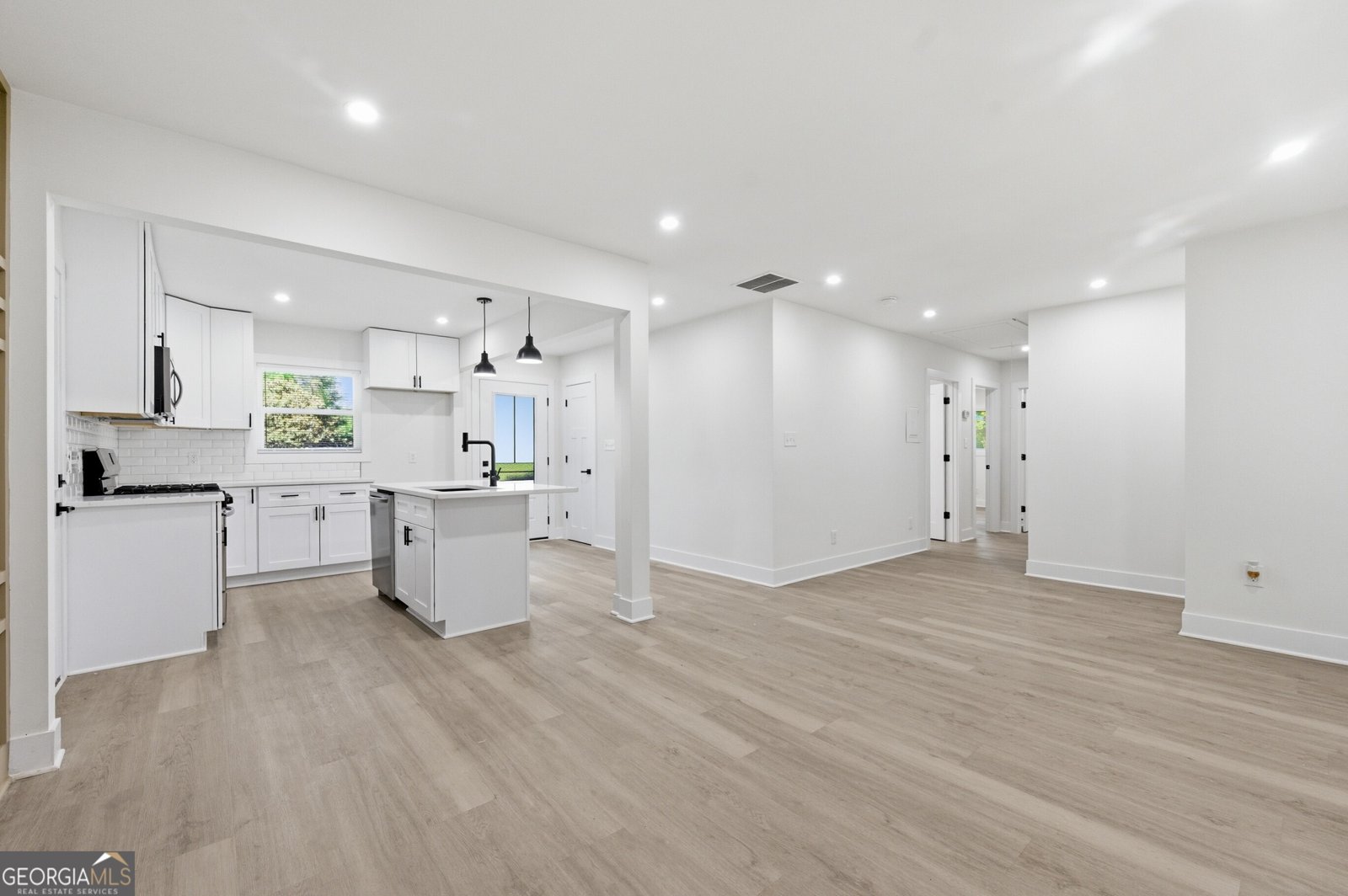 2866 Lancaster Drive East Point - Photo 10