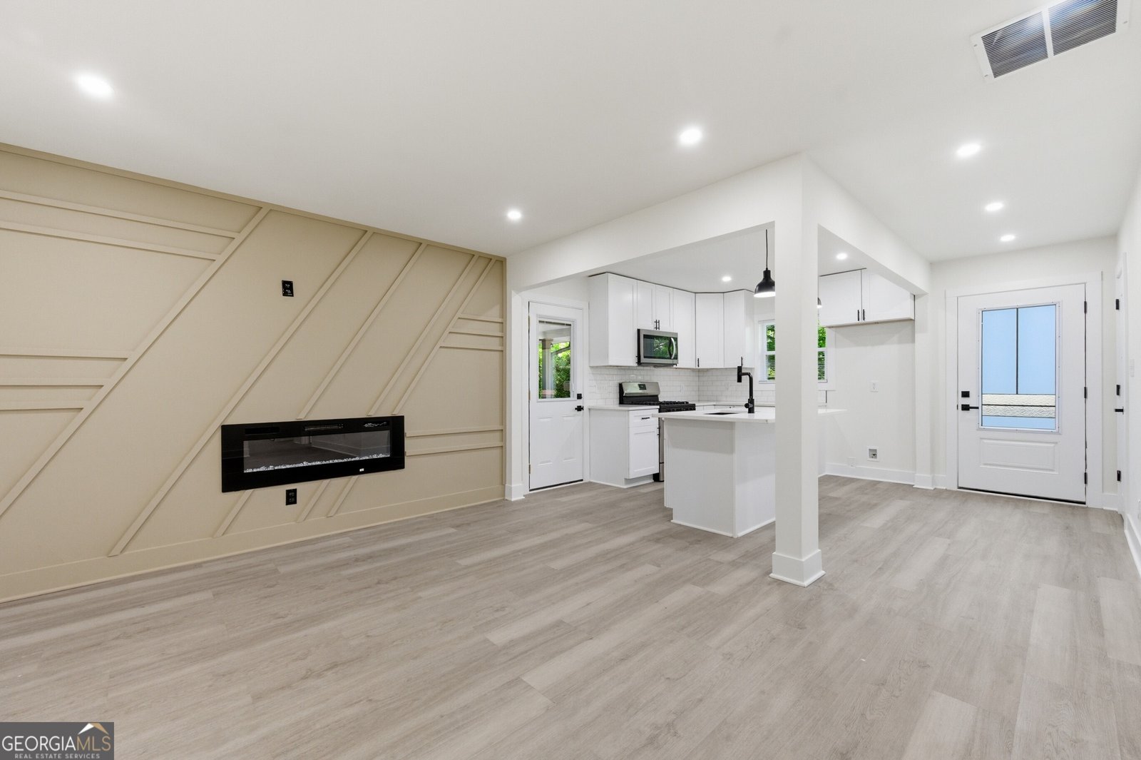 2866 Lancaster Drive East Point - Photo 12