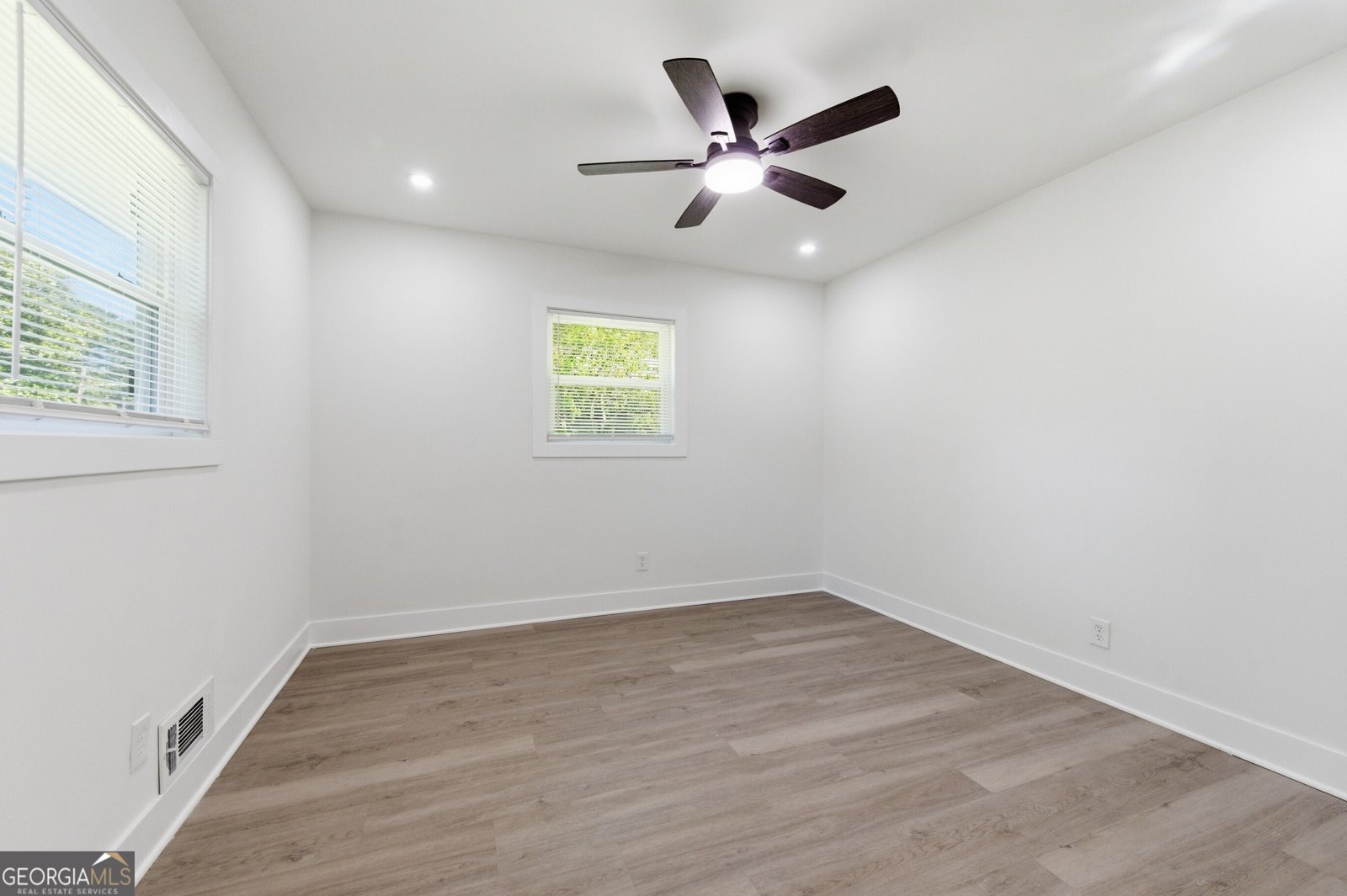 2866 Lancaster Drive East Point - Photo 25