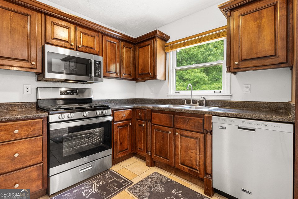 1631 Rose Garden Lane Loganville - Photo 7