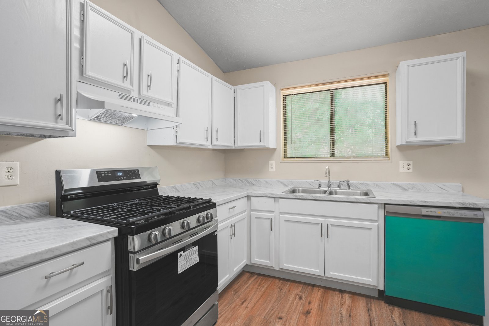 4975 Galbraith Circle Stone Mountain - Photo 9